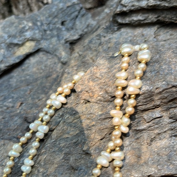 Vintage Marvella River Pearl Cream and Gold Strand Necklace - Picture 6 of 8